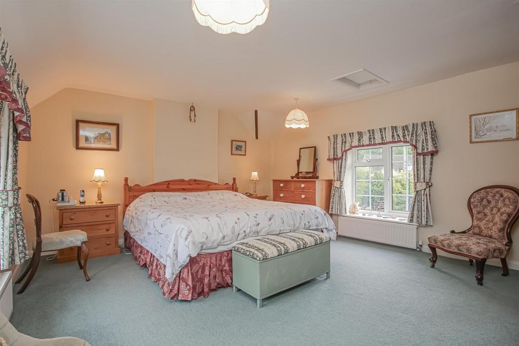 Bedroom 1.jpg