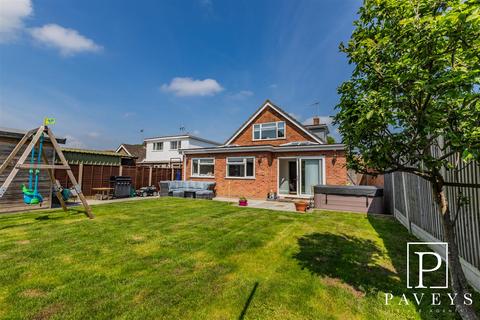 3 bedroom chalet for sale, Thorpe Road, Kirby Cross, Frinton-On-Sea