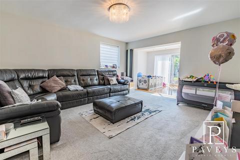 3 bedroom chalet for sale, Thorpe Road, Kirby Cross, Frinton-On-Sea