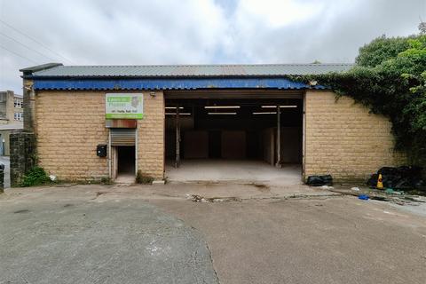 Warehouse to rent, Colne Valley Business Park, Linthwaite