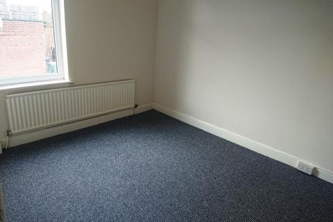 2 bedroom terraced house to rent, Ducie Street, Whitefield