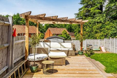 24 Dale View, Headley, Epsom, KT18 6EH