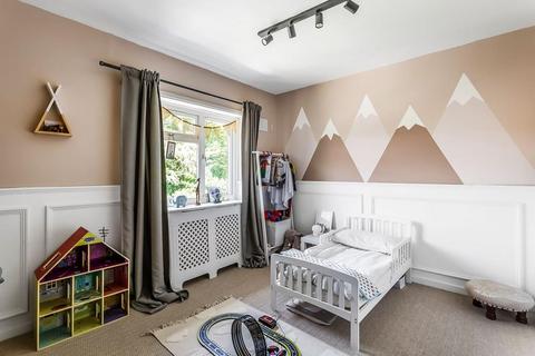 24 Dale View, Headley, Epsom, KT18 6EH