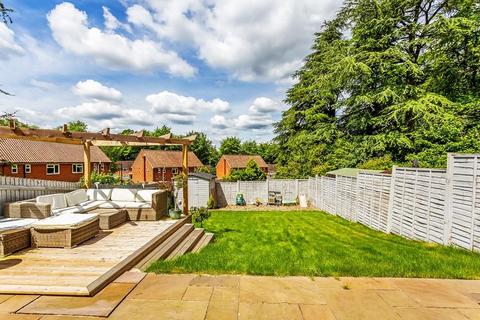 24 Dale View, Headley, Epsom, KT18 6EH