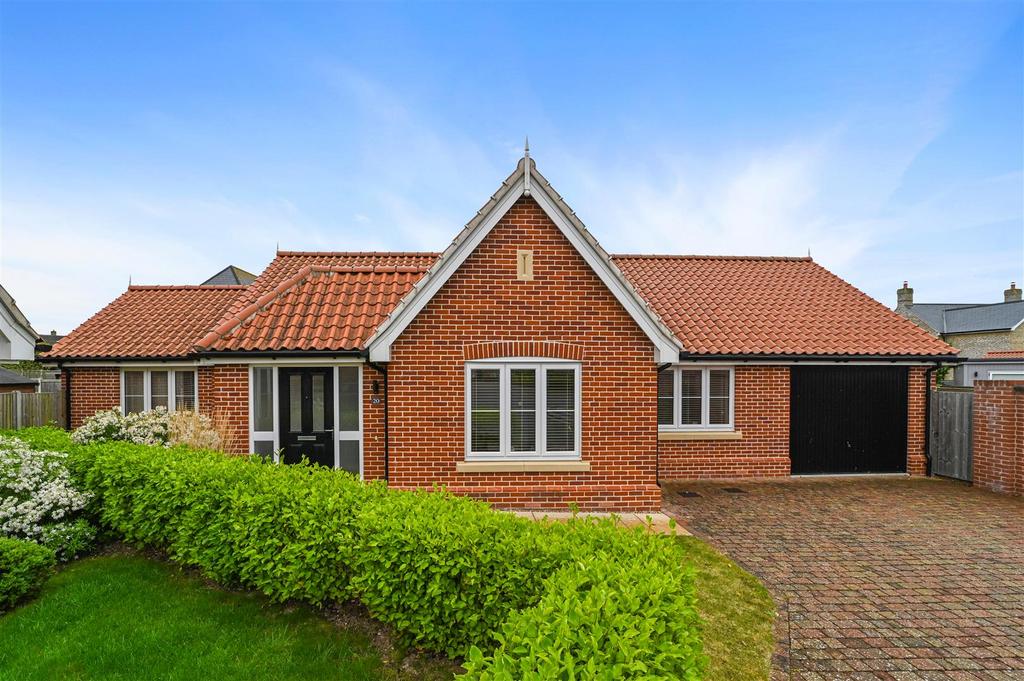 Florence Gardens, Summers Park, Lawford 3 bed detached bungalow for