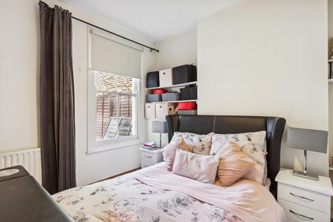 2 bedroom maisonette for sale, Montgomery Road, Chiswick Park, W4