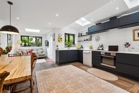 5 Cornwall Grove, London, W4 2LB