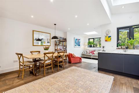 5 Cornwall Grove, London, W4 2LB