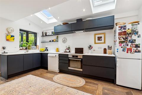5 Cornwall Grove, London, W4 2LB
