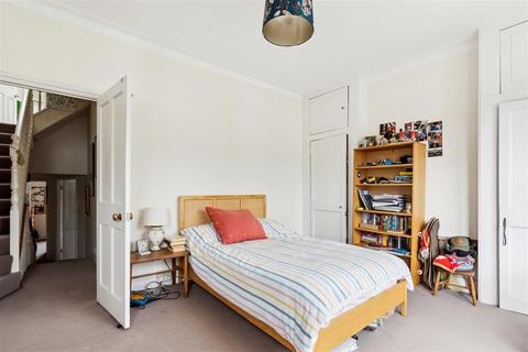 5 Cornwall Grove, London, W4 2LB
