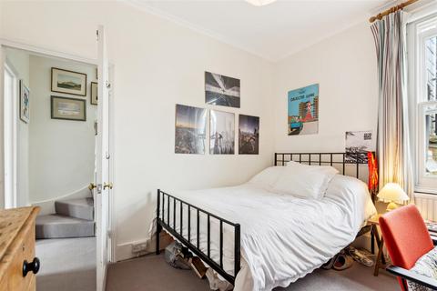 5 Cornwall Grove, London, W4 2LB