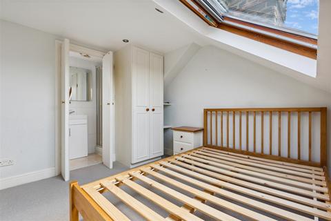 2 bedroom flat for sale, Eastbury Grove, London, W4