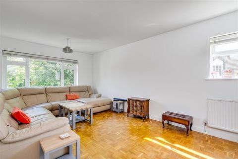 2 bedroom flat to rent, Courtfield, Sutton Court Road, Chiswick, W4