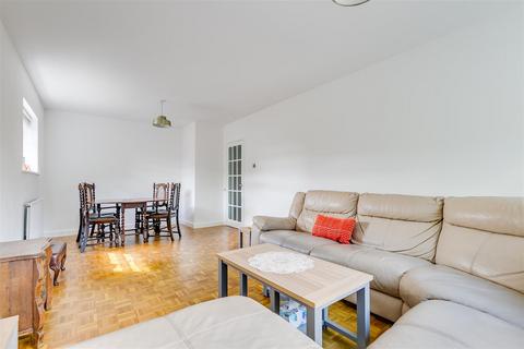 2 bedroom flat to rent, Courtfield, Sutton Court Road, Chiswick, W4