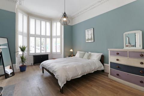 1 bedroom flat for sale, Coldharbour Lane, London, SE5