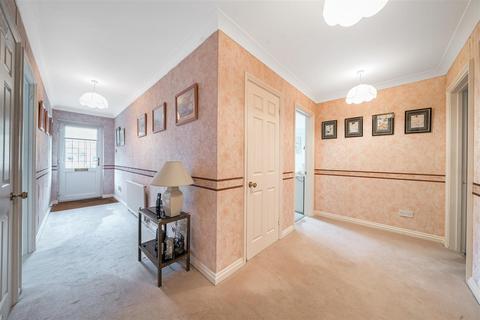 4 Larken Close, Bushey, WD23 1AY