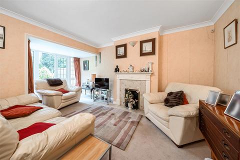 4 Larken Close, Bushey, WD23 1AY