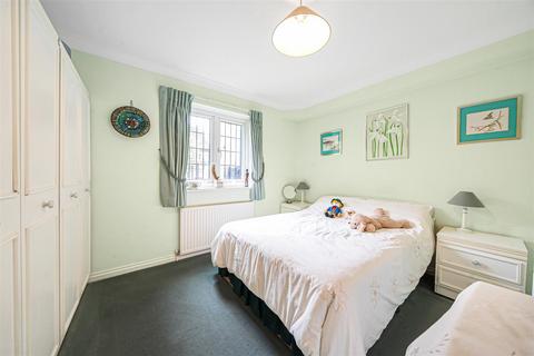 4 Larken Close, Bushey, WD23 1AY
