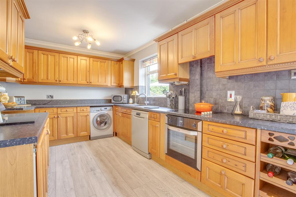34 Tenzing Drive, HP13 7 RT-9.jpg