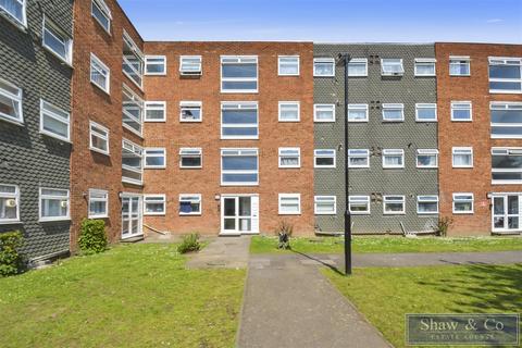 2 bedroom flat for sale, Memorial Close, Hounslow TW5