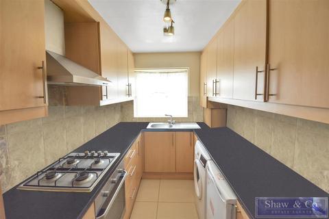 2 bedroom flat for sale, Memorial Close, Hounslow TW5