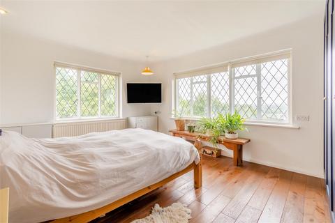 3 bedroom bungalow to rent, Chart Road, Maidstone ME17