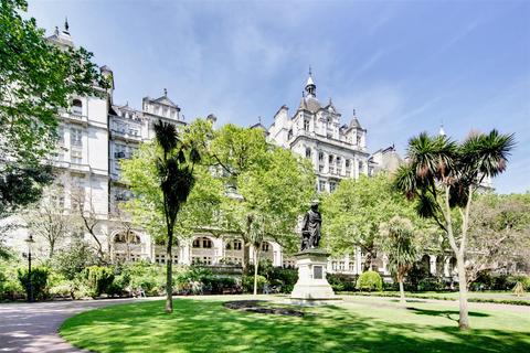 3 bedroom apartment for sale, Whitehall Court, London