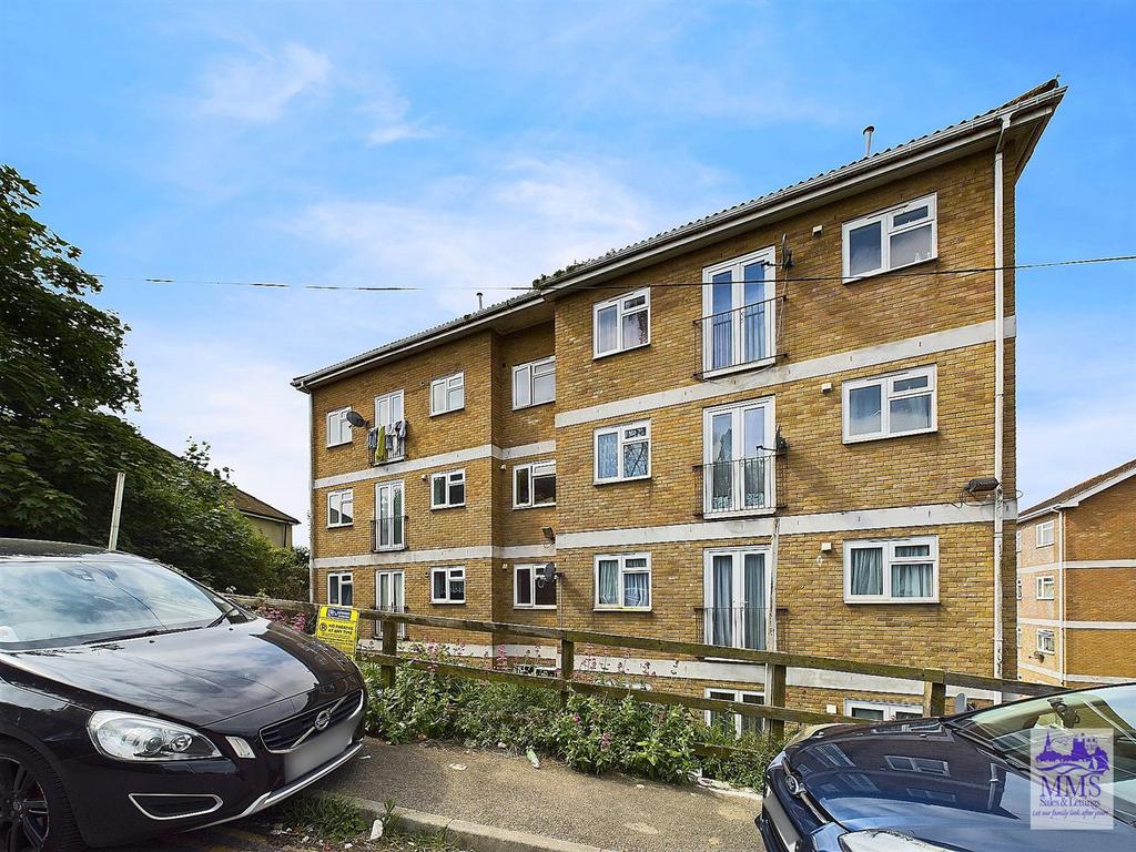 Longhill Avenue, Chatham 2 bed flat for sale £90,000