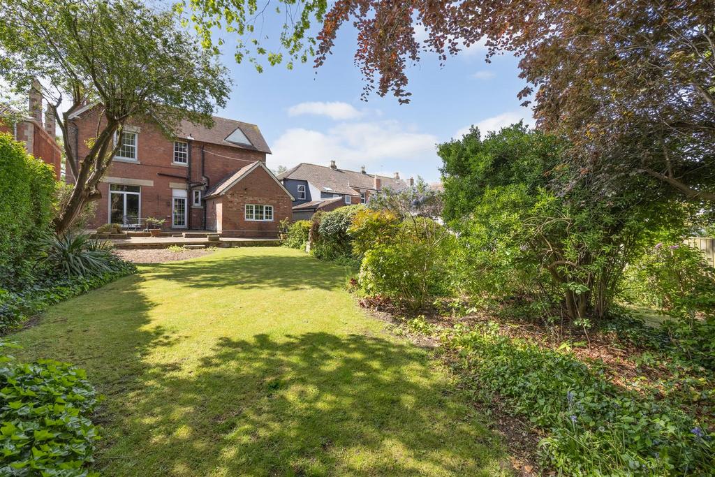 16 West Ashton Road Trowbridge BA14 7 BQ (34).jpg