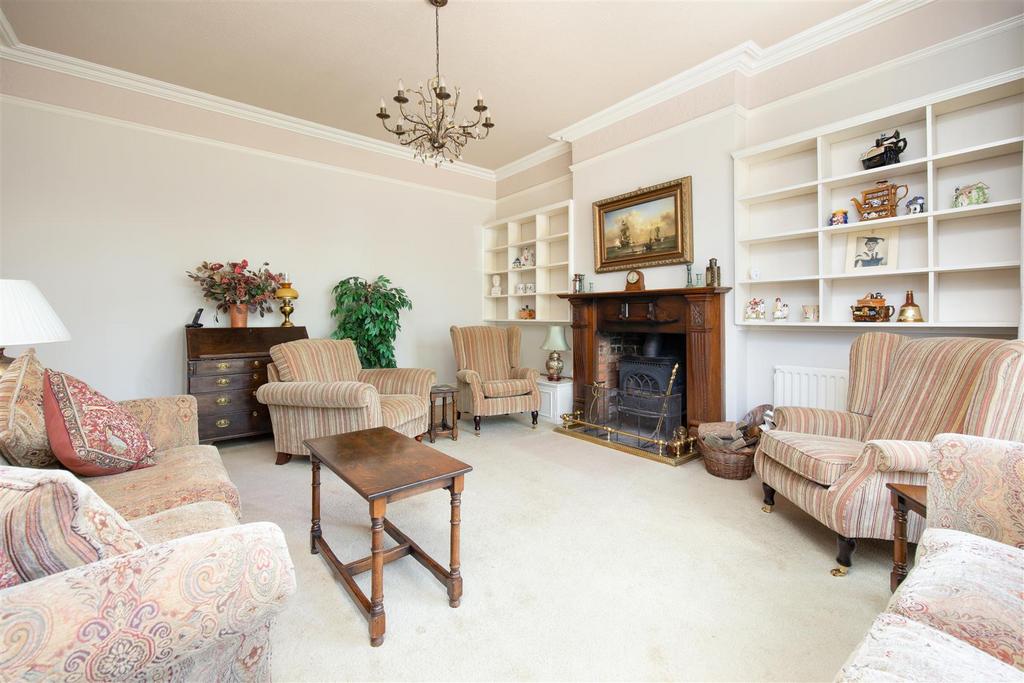 16 West Ashton Road Trowbridge BA14 7 BQ (9).jpg