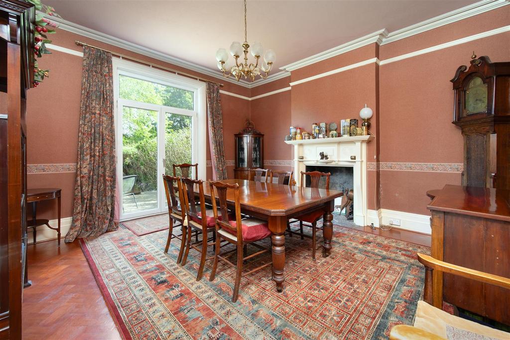 16 West Ashton Road Trowbridge BA14 7 BQ (10).jpg
