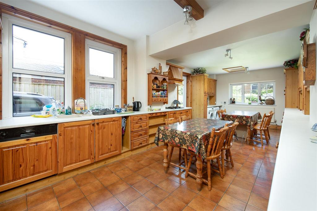 16 West Ashton Road Trowbridge BA14 7 BQ (11).jpg