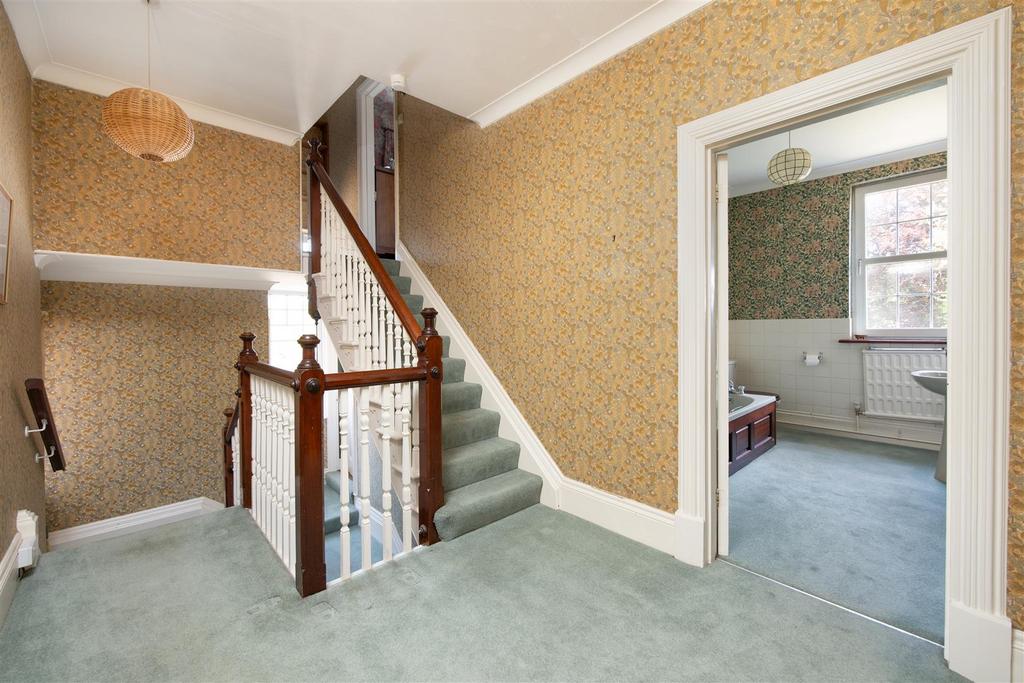 16 West Ashton Road Trowbridge BA14 7 BQ (16).jpg