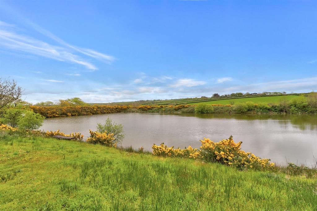 Garden outlook over lake.jpg