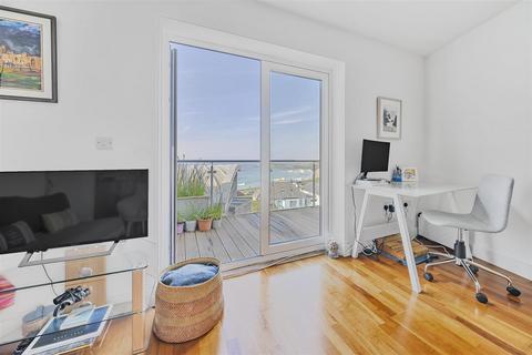 2 bedroom penthouse for sale, Pentire Avenue, Newquay TR7