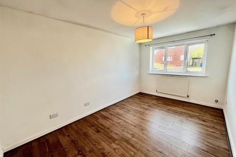 2 bedroom flat to rent, Ollerton Gardens, Gateshead