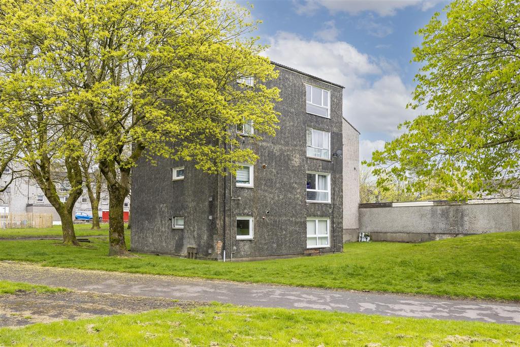 Cumbernauld - 3 bedroom flat to rent