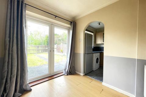 2 bedroom house to rent, The Poppins, Leicester