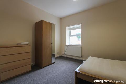 2 bedroom flat to rent, Newport Road, Cardiff CF24