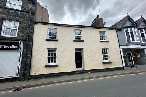 4 bedroom terraced house for sale, Station Road, Llanrwst