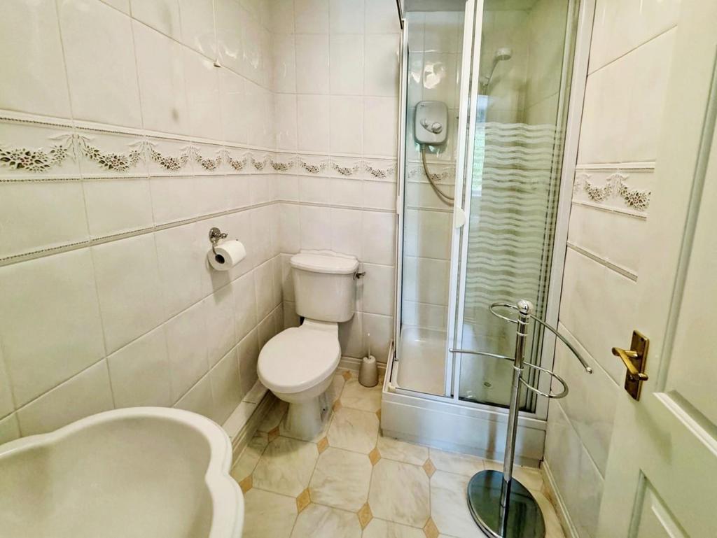 00bfda8c-Bed3 20 Ensuite.jpg