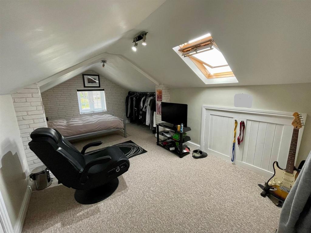 Bedroom 4.jpg