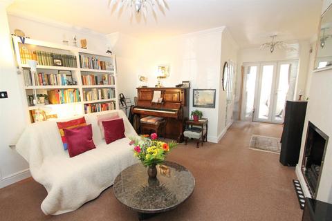 76 West Avenue, Wallington, SM6 8PH