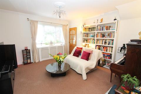 76 West Avenue, Wallington, SM6 8PH