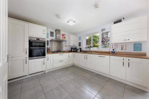 51 Brackley Crescent, Warwick, CV34 6XT