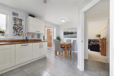 51 Brackley Crescent, Warwick, CV34 6XT