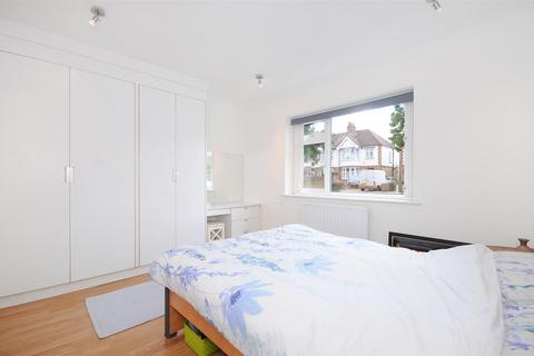 2 bedroom ground floor flat to rent, Grange Road, Ealing, W5