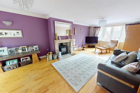 5 bedroom detached house for sale, Wellcroft Gardens, Hipperholme, Halifax