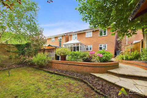 4 Skylark Close, Uttoxeter, ST14 8UA