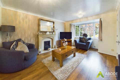 4 Skylark Close, Uttoxeter, ST14 8UA